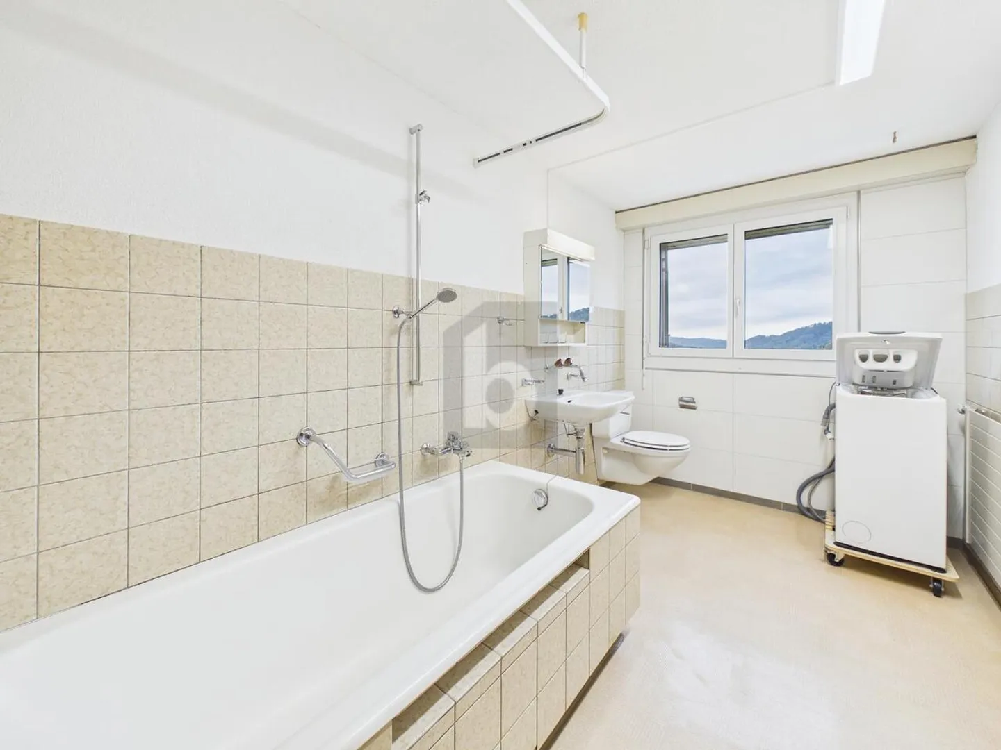 Charming Farmhouse Retreat - Photo 5 of 6