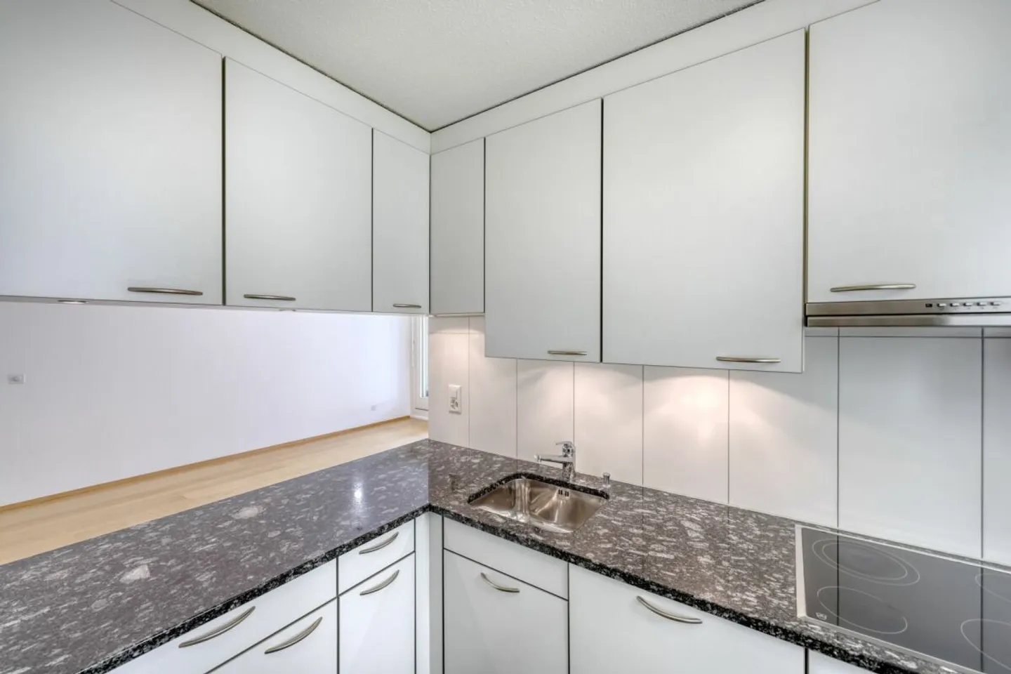 4.5-Room Terrace House in Green with Renovation Potential - Photo 3 of 17