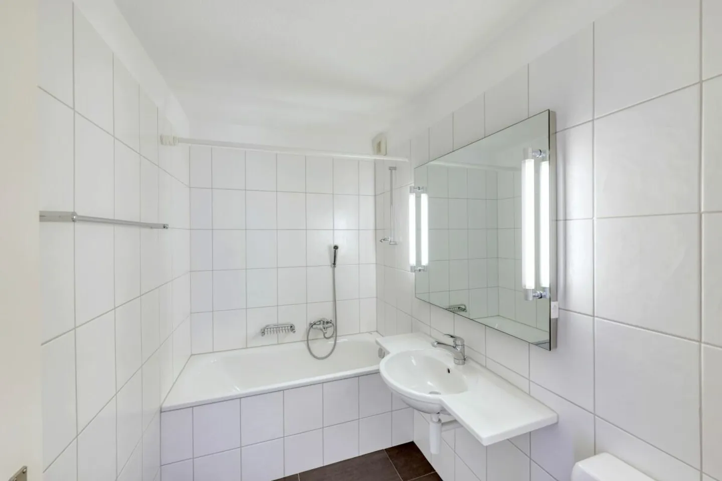4.5-Room Terrace House in Green with Renovation Potential - Photo 5 of 17