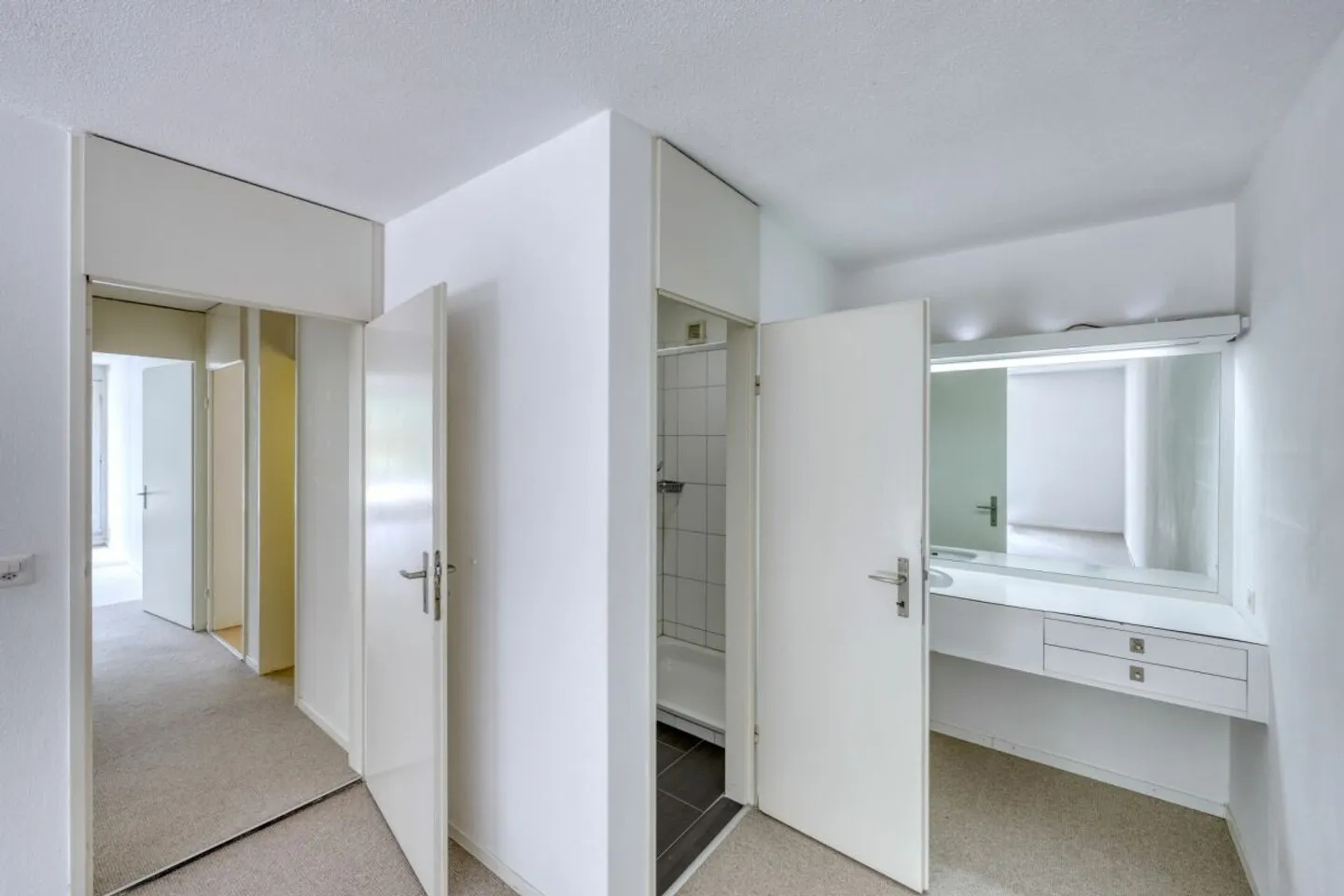 4.5-Room Terrace House in Green with Renovation Potential - Photo 14 of 17