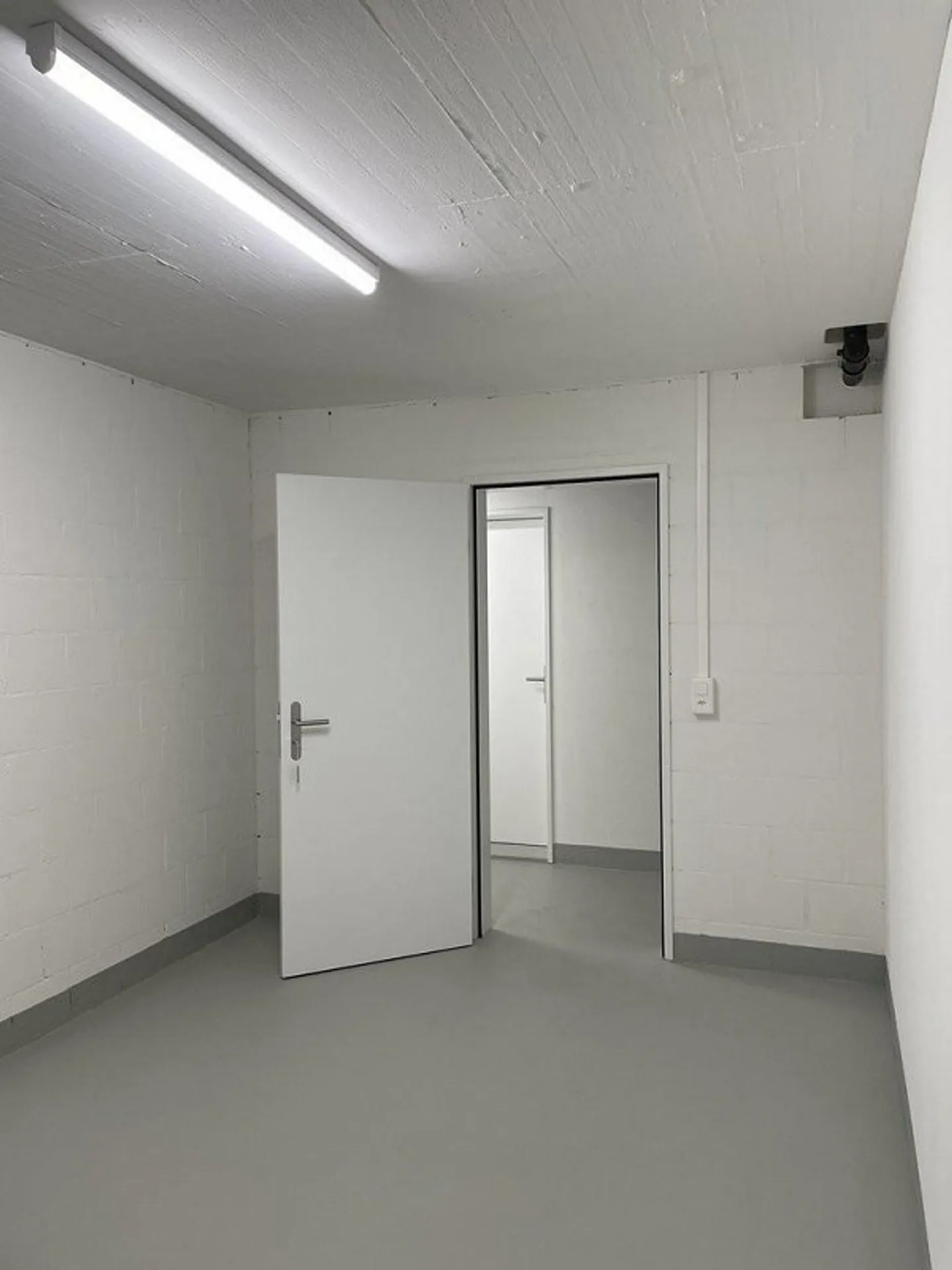 Salle de bricolage à louer - Photo 3 sur 3