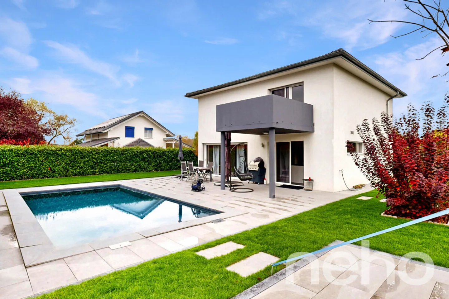 Casa moderna e luminosa con piscina, ambiente tranquillo garantito - Foto 2 di 13