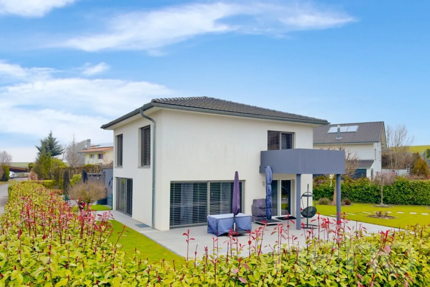 Casa moderna e luminosa con piscina, ambiente tranquillo garantito - Foto 3 di 13