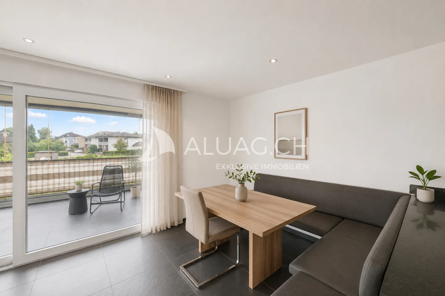 APPARTEMENT MODERNE AVEC JARDIN D'HIVER - Photo 3 sur 9
