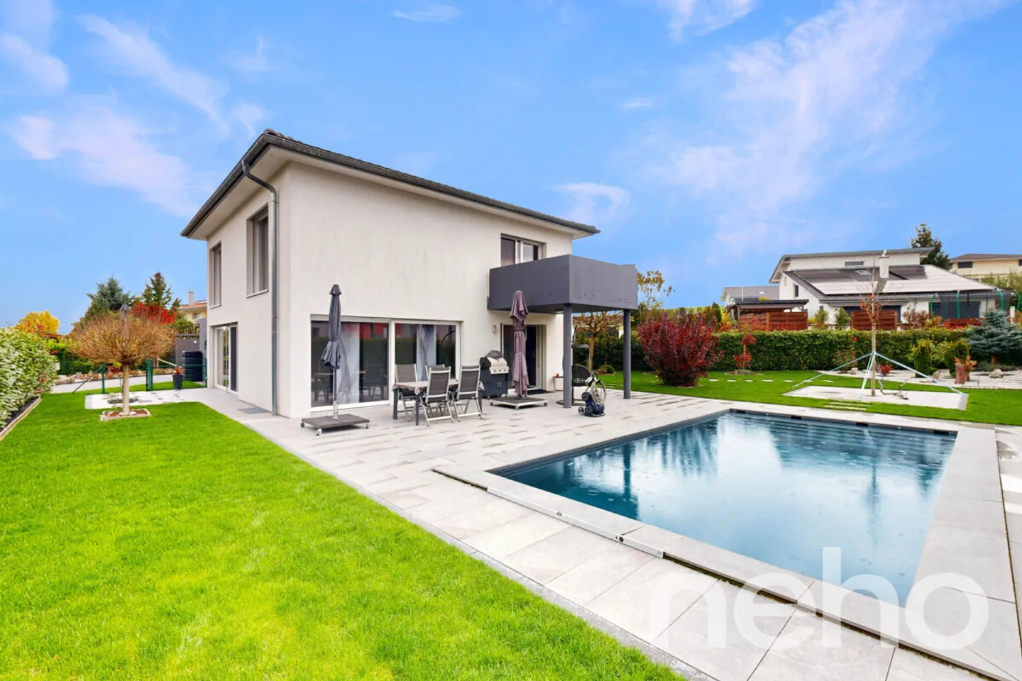 Casa moderna e luminosa con piscina, ambiente tranquillo garantito - Foto 1 di 13