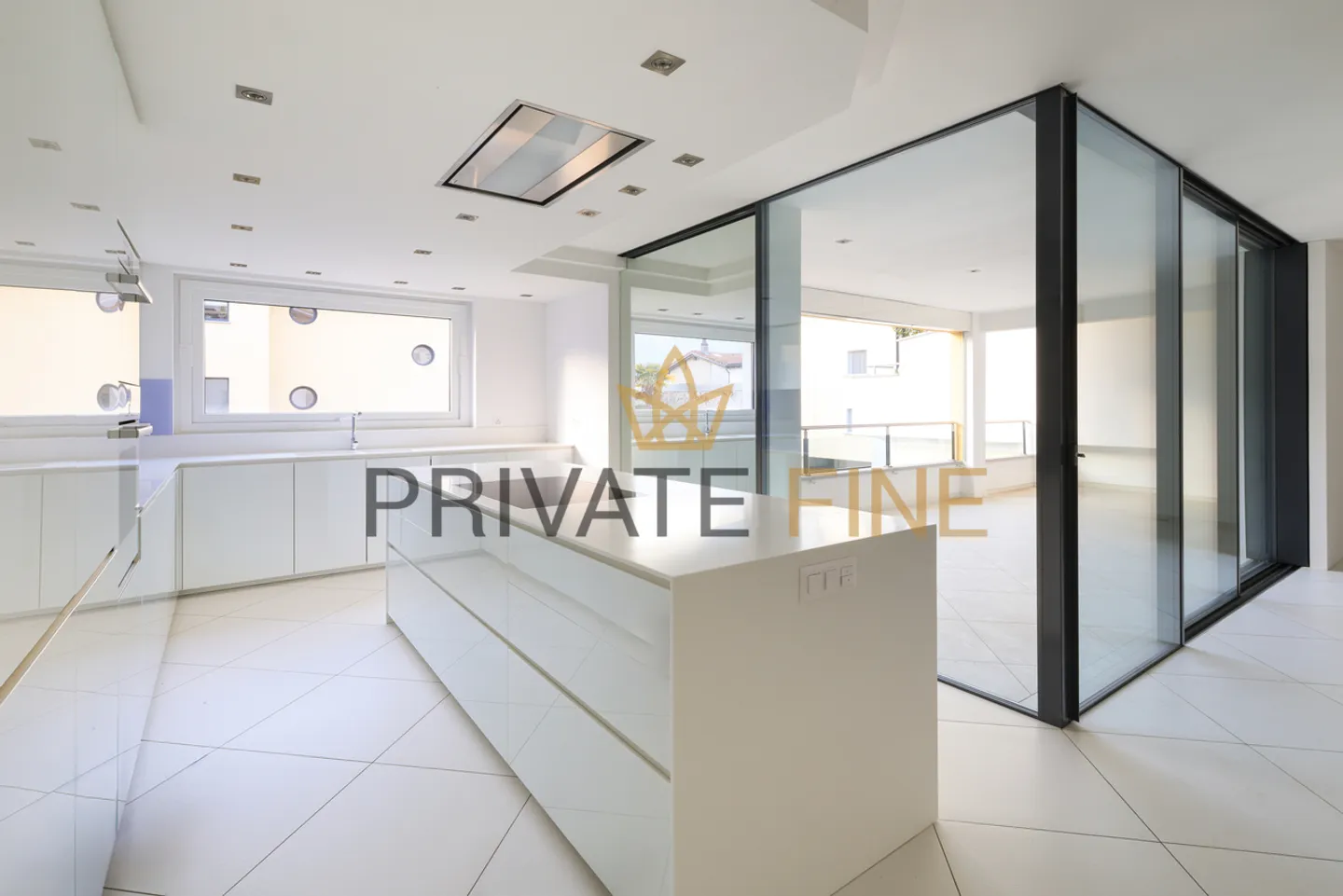 Elegant 5.5-Room Apartment - Photo 4 of 9