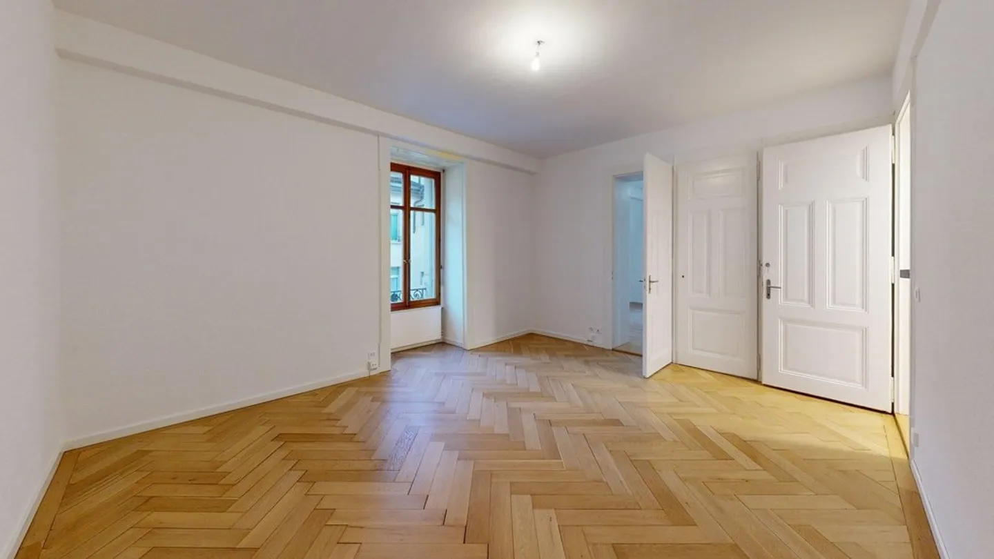 Geräumige Wohnung mit Flur - Foto 2 von 11