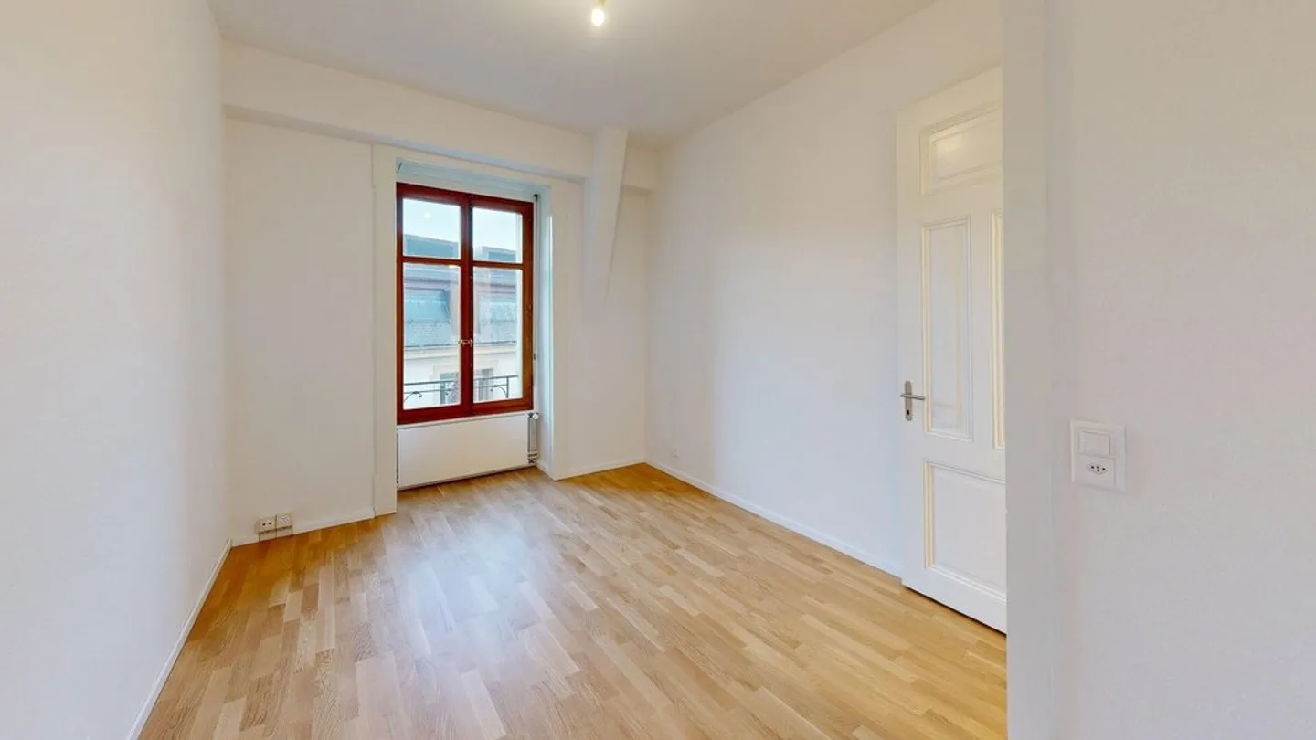 Geräumige Wohnung mit Flur - Foto 3 von 11