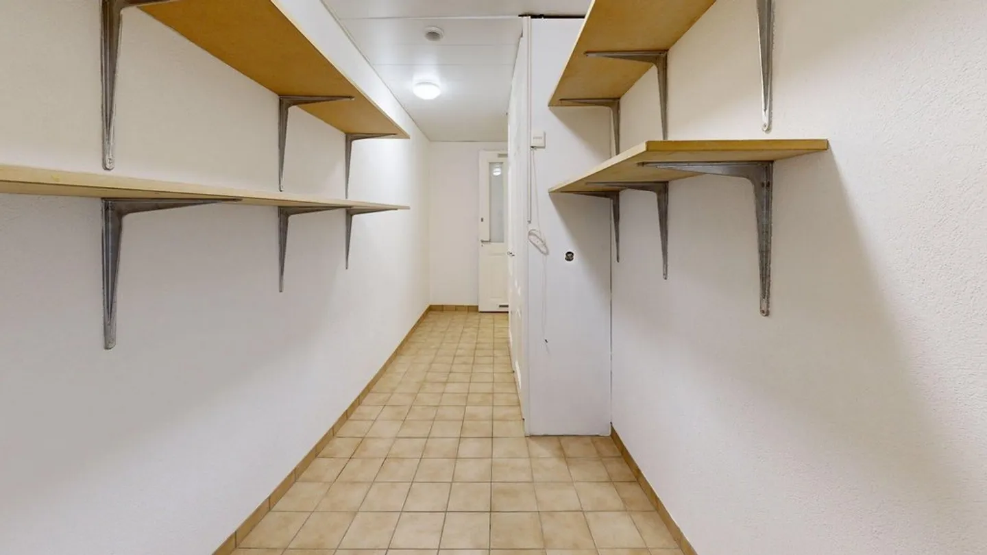 Geräumige Wohnung mit Flur - Foto 9 von 11