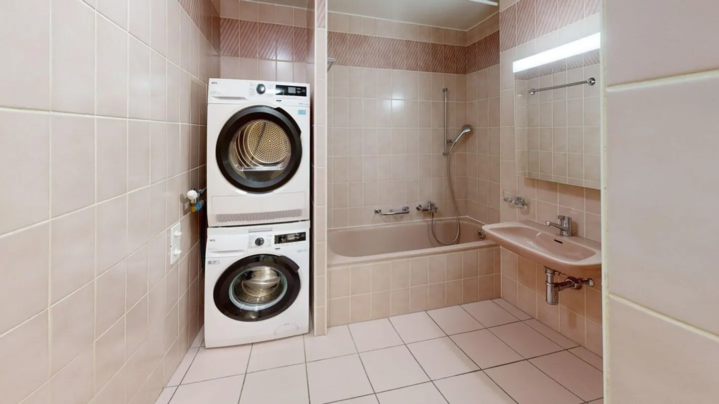 Geräumige Wohnung mit Flur - Foto 7 von 11