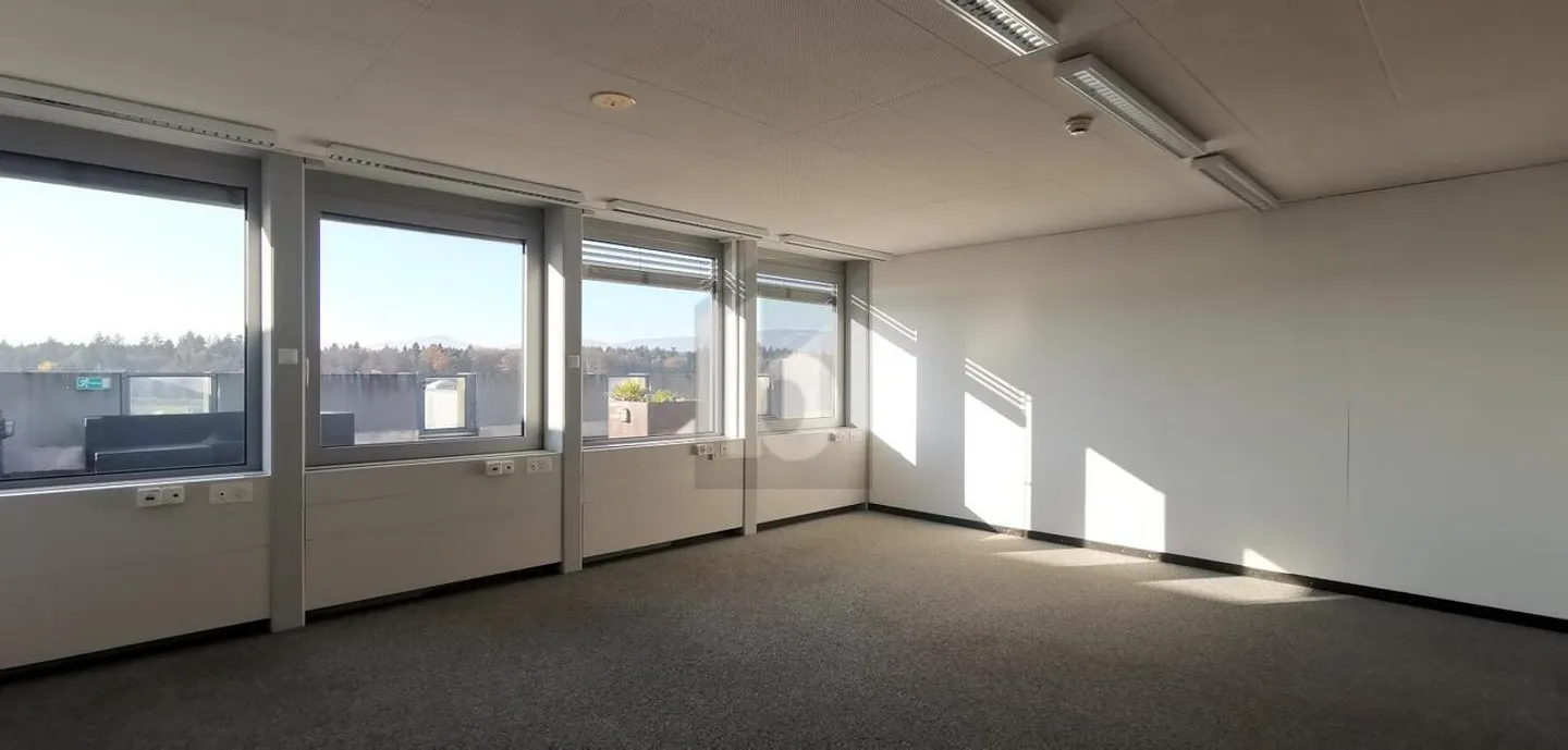 UFFICIO LUMINOSO CON BUONA INFRASTRUTTURA (UFFICIO 4.10) - Foto 1 di 2
