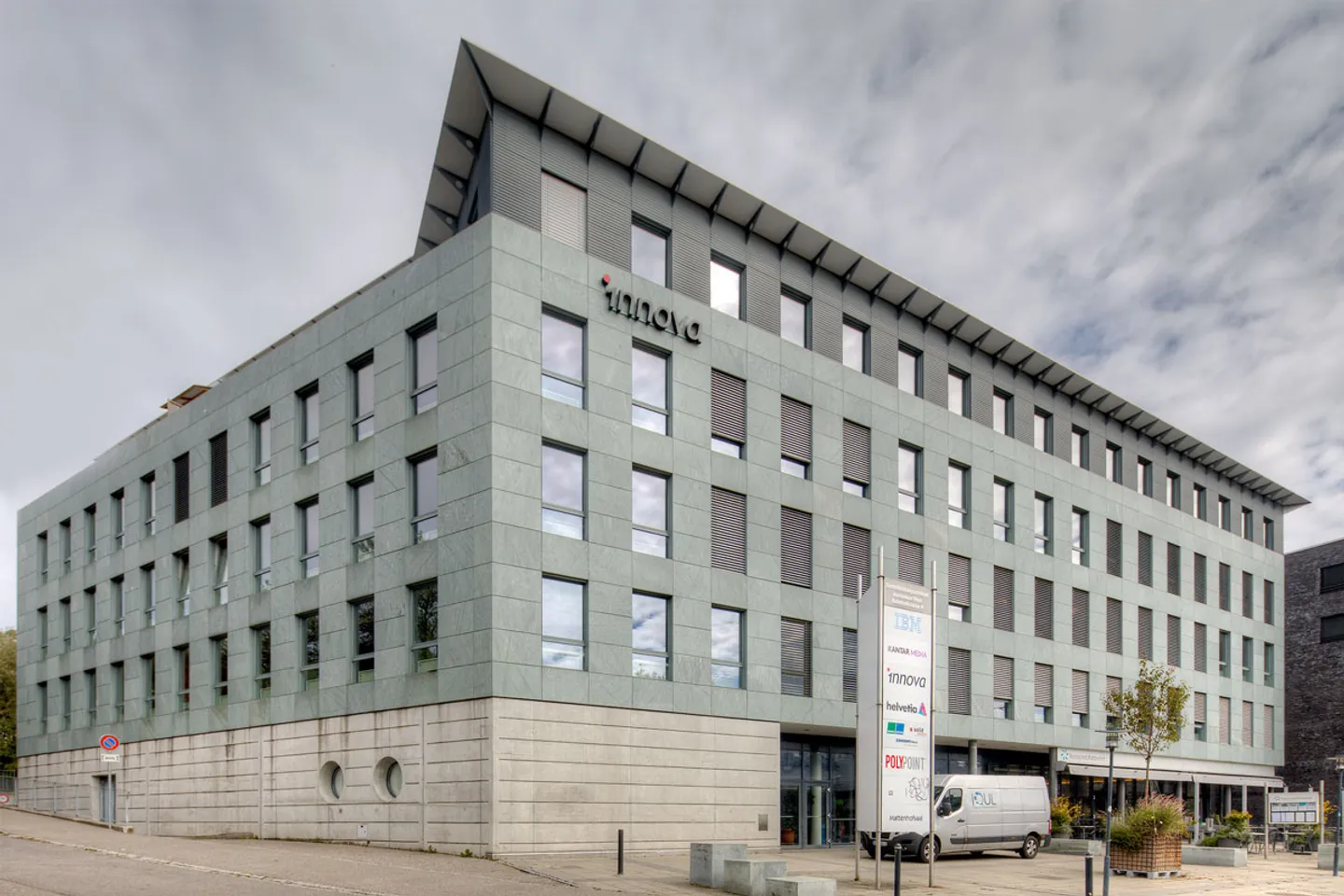 Parking space at Bahnhofstr. 41, Gümligen / Directly at the Gümligen train station - Photo 1 of 1