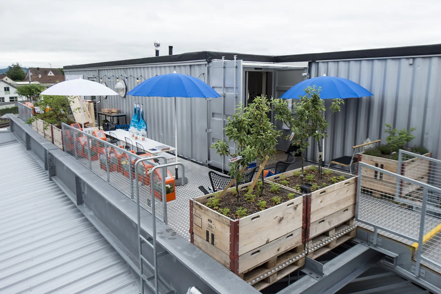 Fully equipped and furnished penthouse apartment near the train station - Photo 2 of 13