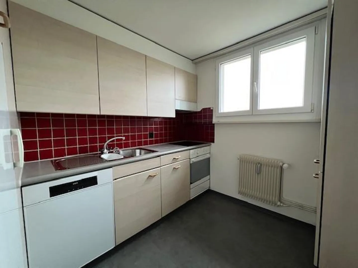 Kurz entschlossen? Preiswerte 4-Zimmerwohnung im Westen der Stadt - Foto 2 von 9