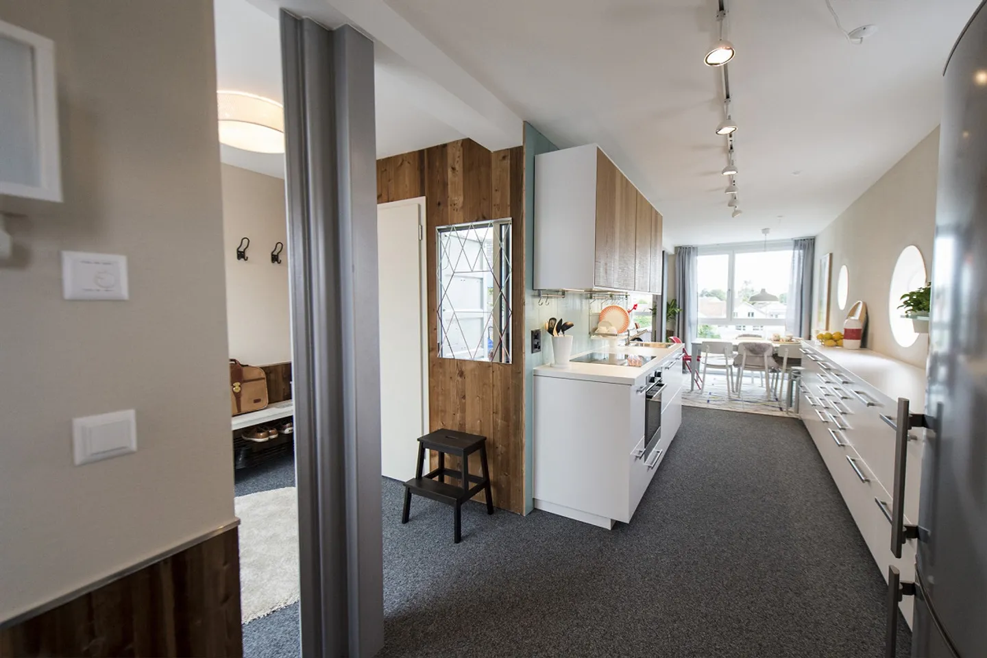 Fully equipped and furnished penthouse apartment near the train station - Photo 4 of 13