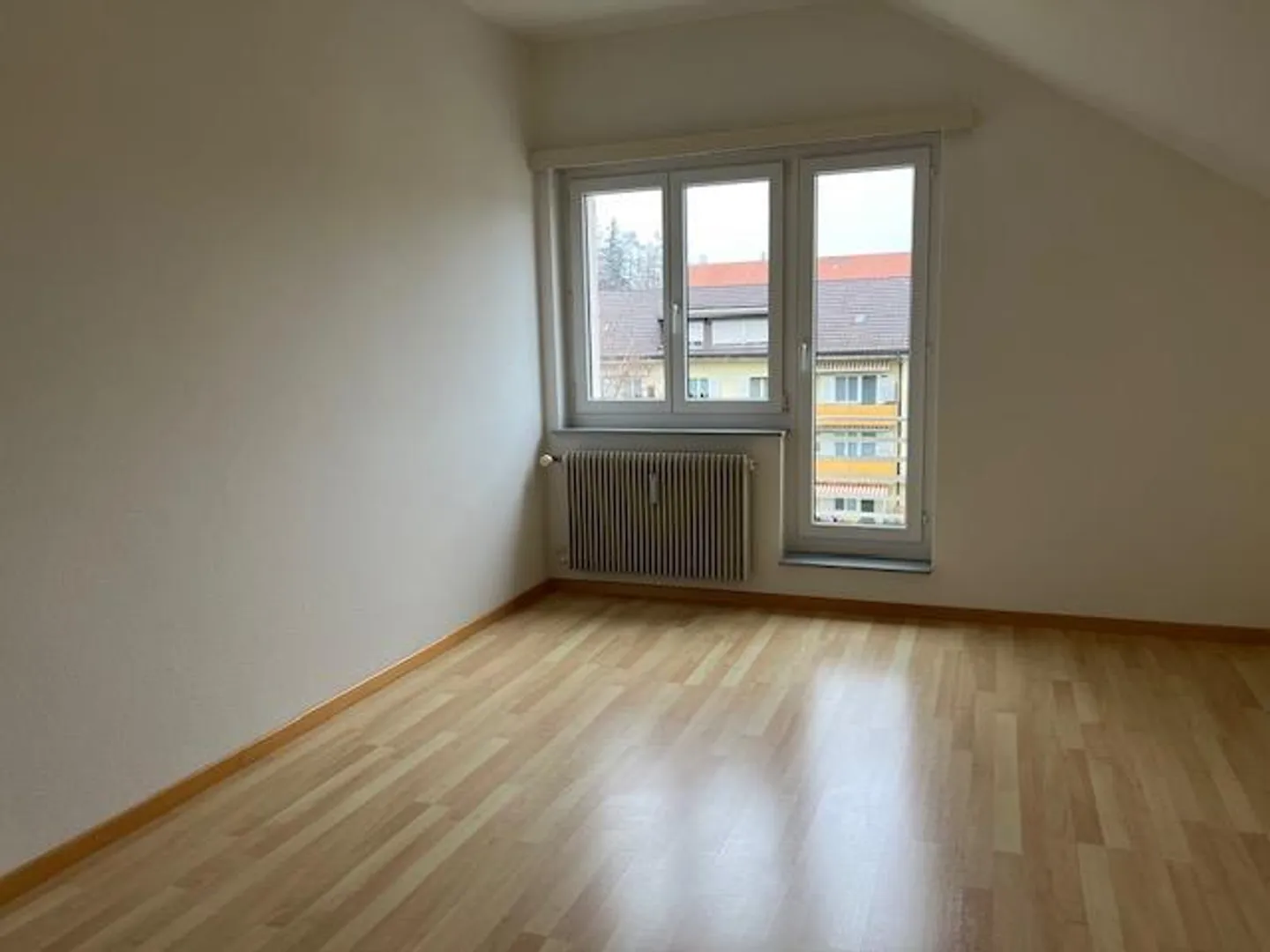 Kurz entschlossen? Preiswerte 4-Zimmerwohnung im Westen der Stadt - Foto 6 von 9