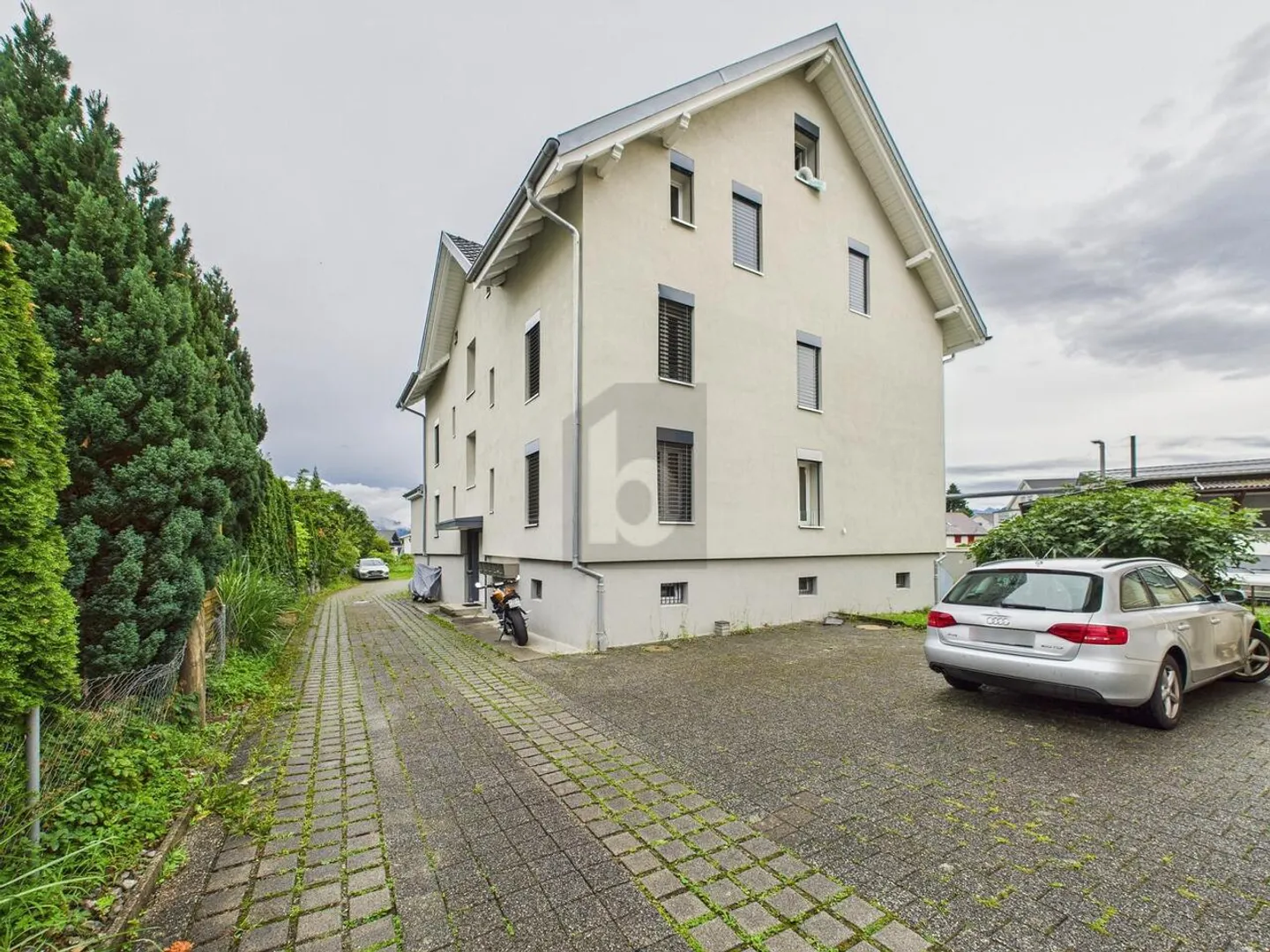 EXCELLENT, FRESHLY RENOVATED INVESTMENT PROPERTY - Photo 1 of 6