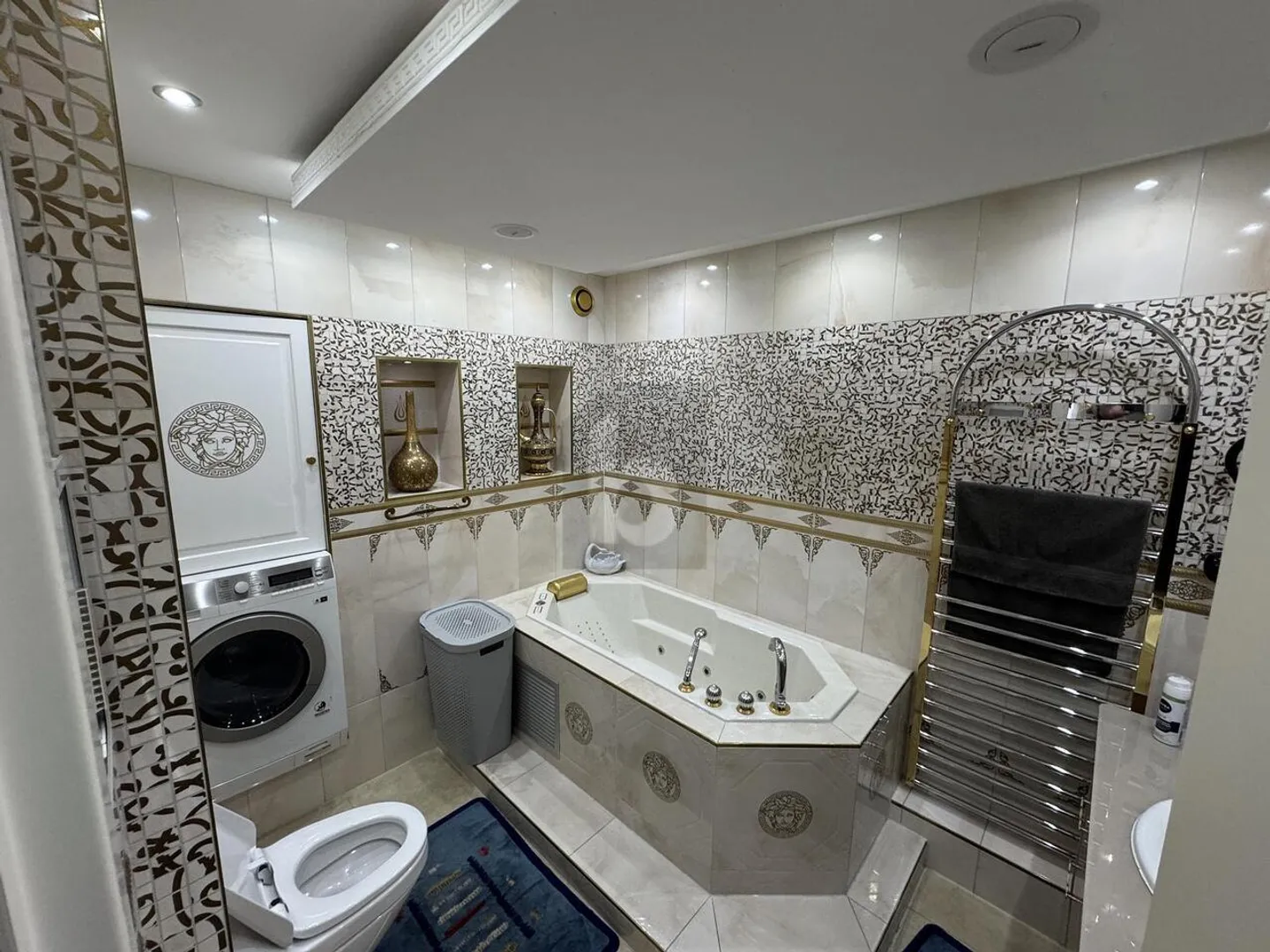 MODERN IN CENTRAL LOCATION - Photo 5 of 6