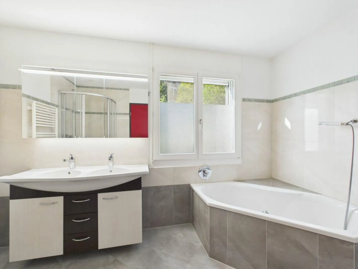 Exklusive Familienwohnung im ruhigem Wohnquartier zentral - Photo 7 of 12