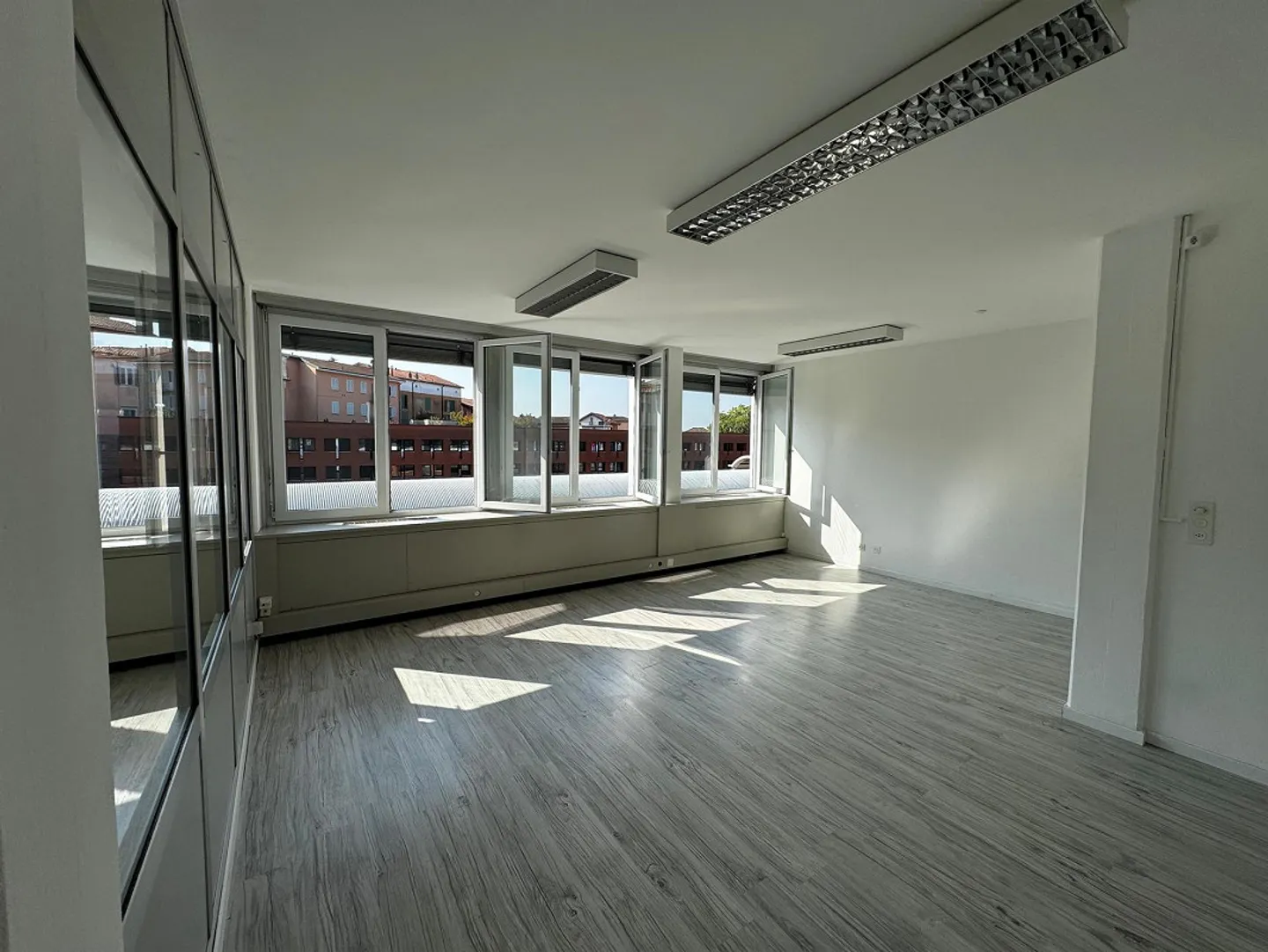Mendrisio – Bureau élégant et bien connecté - Photo 1 sur 6