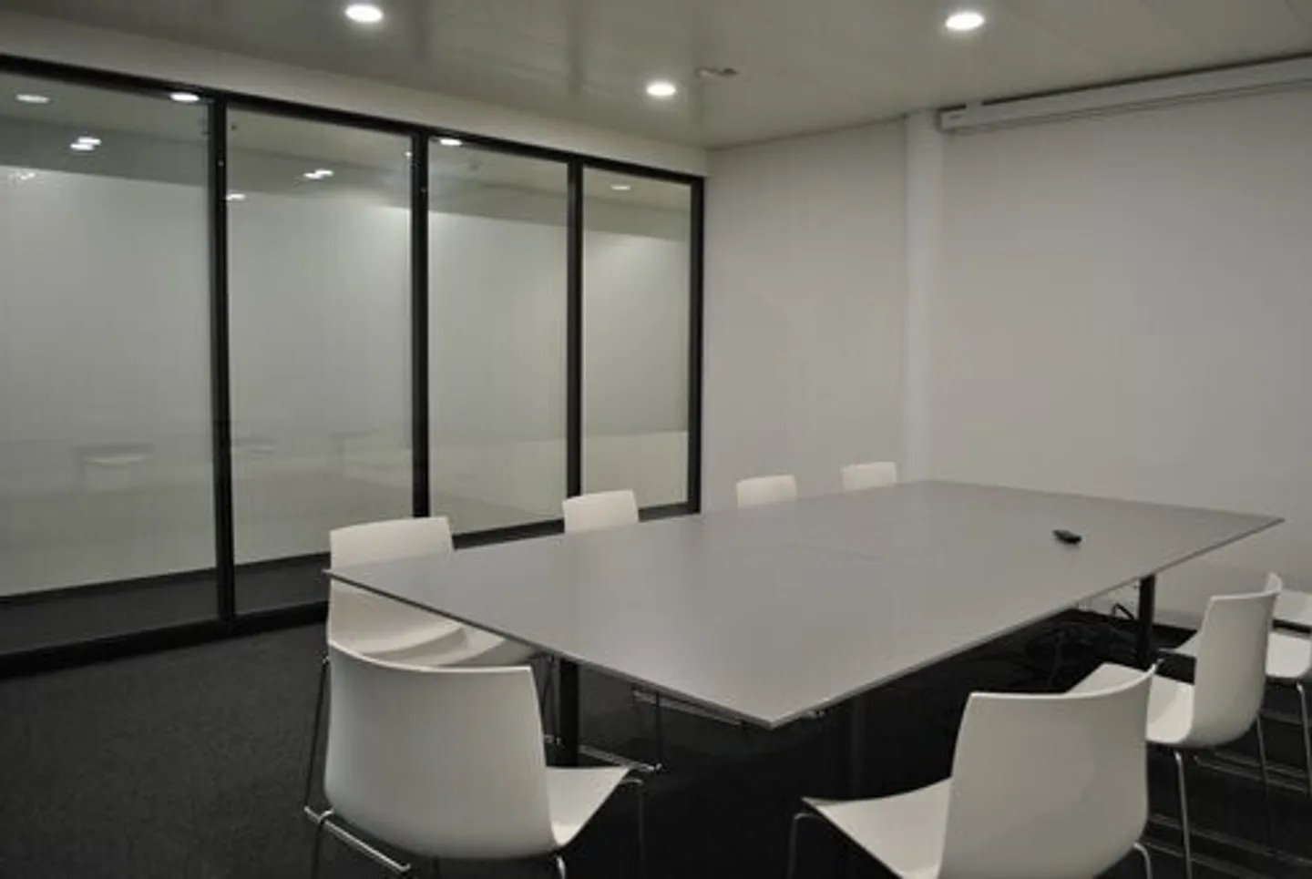 "Plug & Work" Offices of 71 m2 within the Y-PARC Technopole - Photo 3 of 4