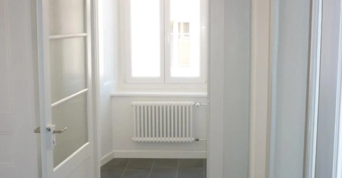 01040 - Appartamento di 4 locali - Serre 9 - La Chaux-de-Fonds - Foto 3 di 5