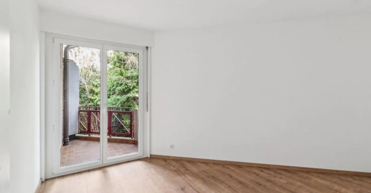 Renovated 5.5 room apartment with independent studio A rare opportunity - Photo 9 of 13