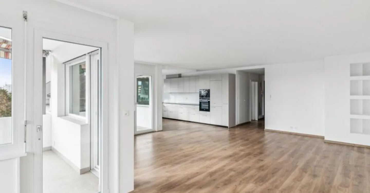 Renovated 5.5 room apartment with independent studio A rare opportunity - Photo 12 of 13