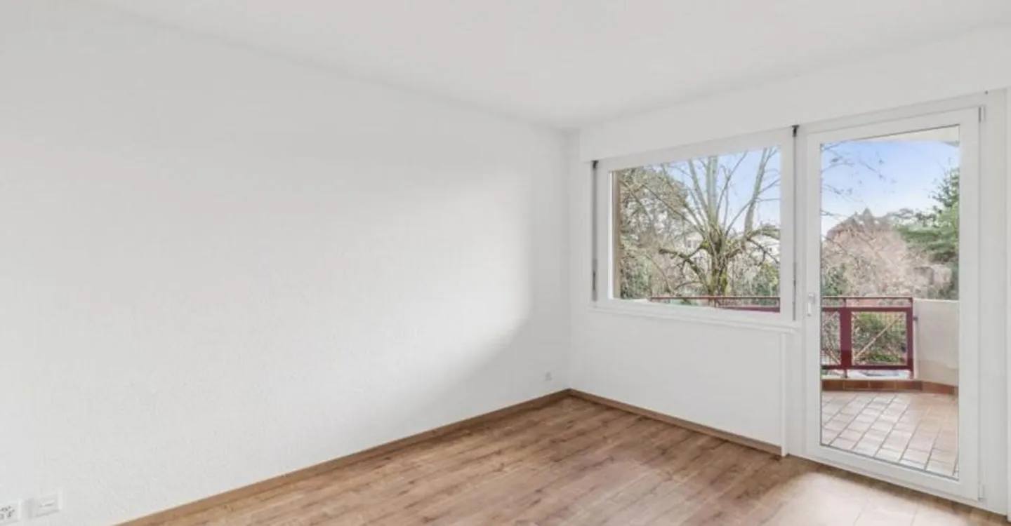 Renovated 5.5 room apartment with independent studio A rare opportunity - Photo 4 of 13