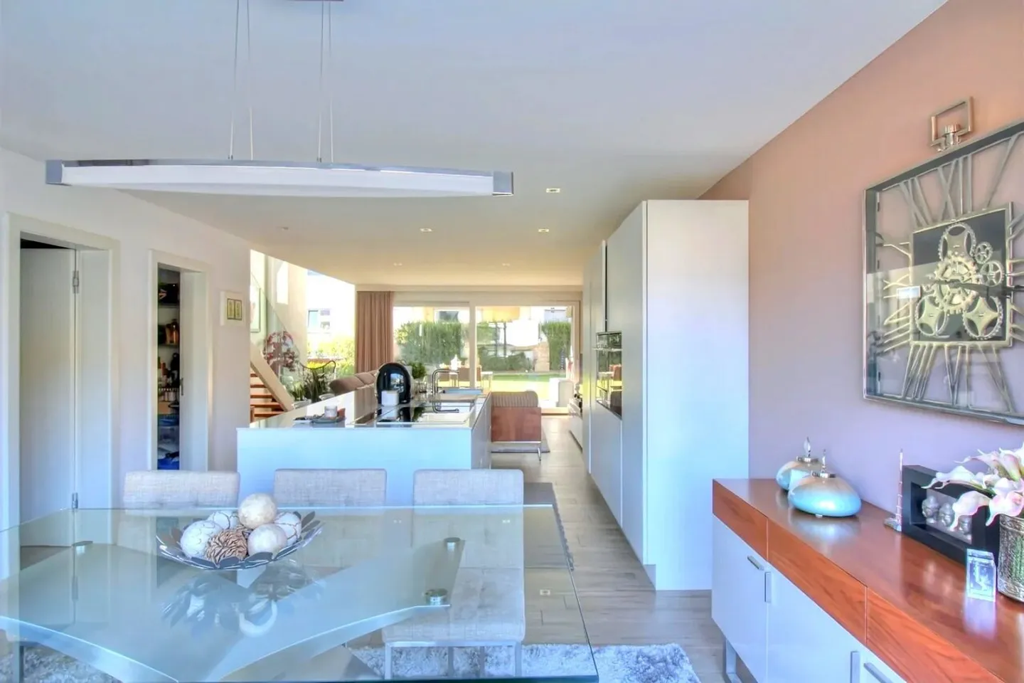 Beautiful Maisonette Apartment in a Residential Area - Photo 3 of 9