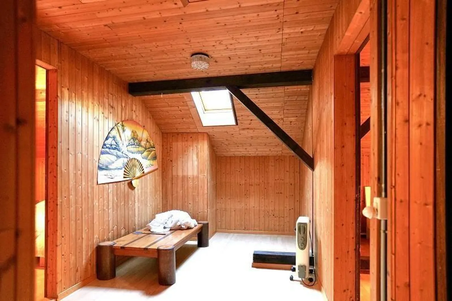 Chalet 5 1/2 locali con grande terreno in una posizione molto tranquilla e soleggiata - Foto 11 di 40