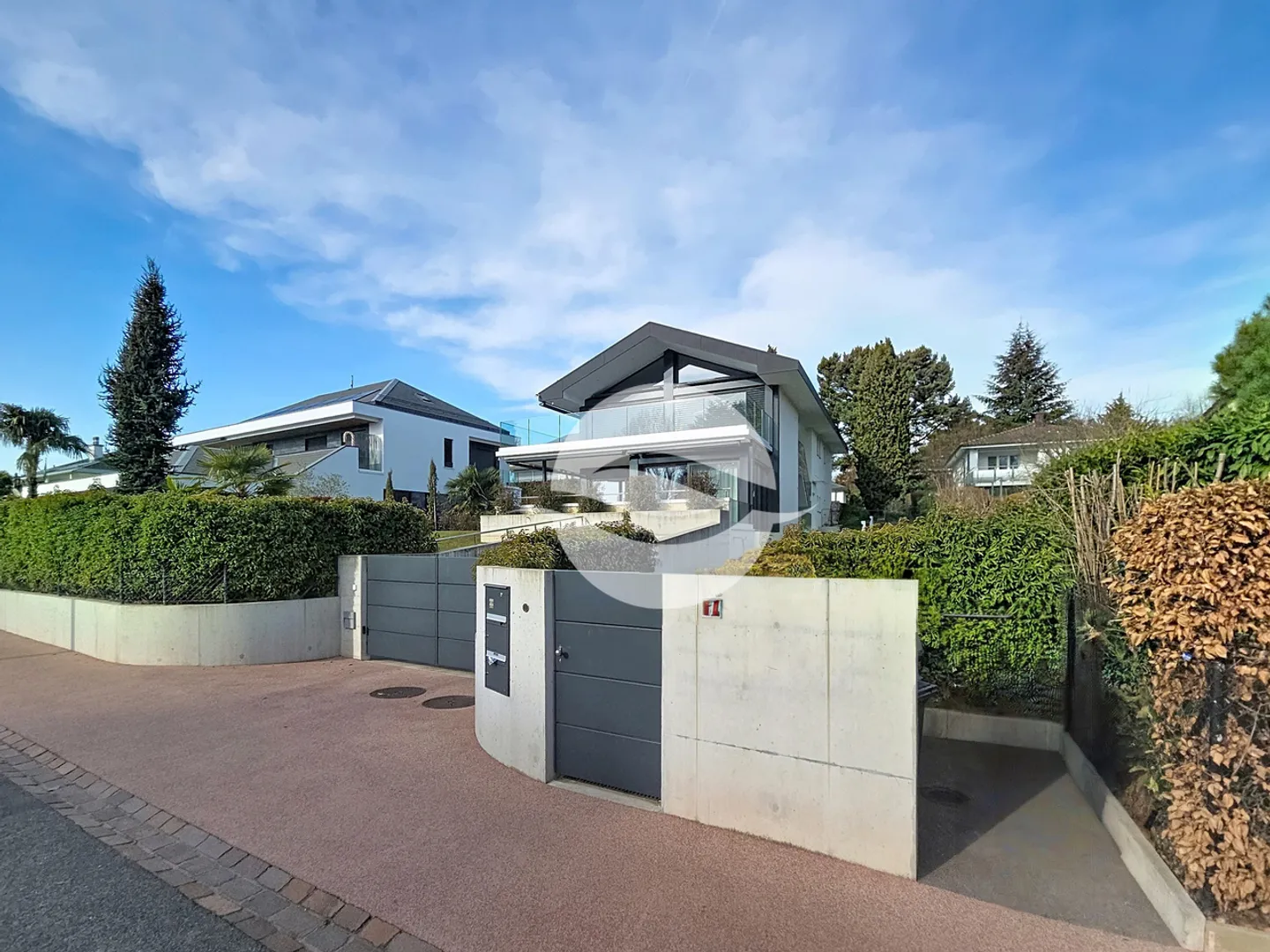 Representative Apartment with Lake View - Photo 2 of 11