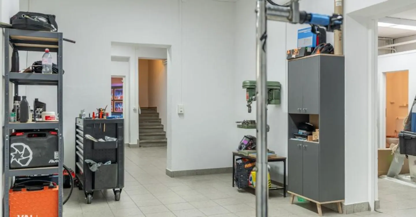 Versatile usable premises centrally located in Brig - Photo 6 of 12