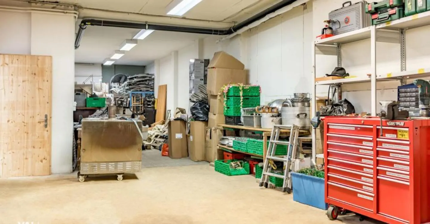Versatile usable premises centrally located in Brig - Photo 7 of 12