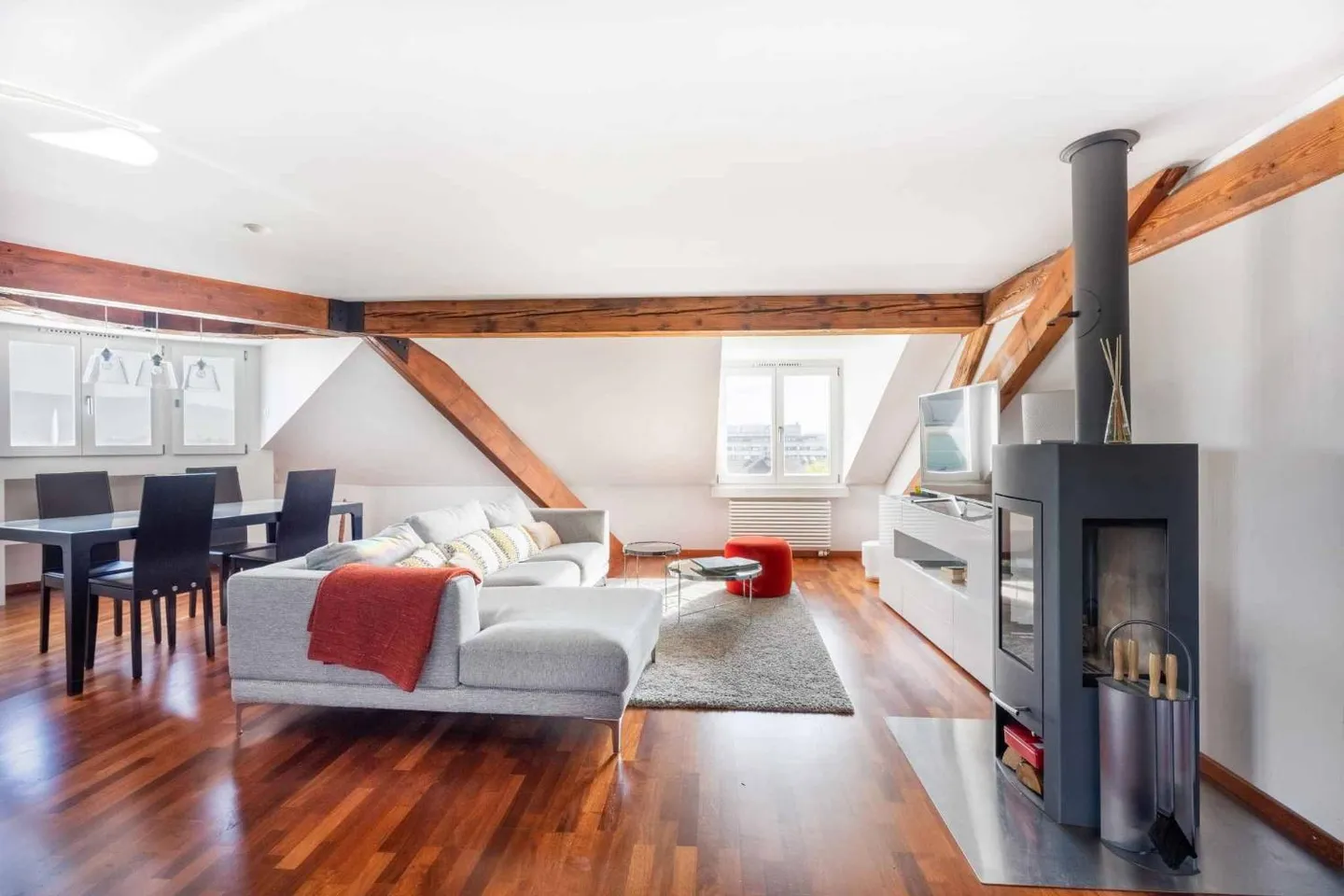 Charmant appartement 4 pièces - Photo 2 sur 2