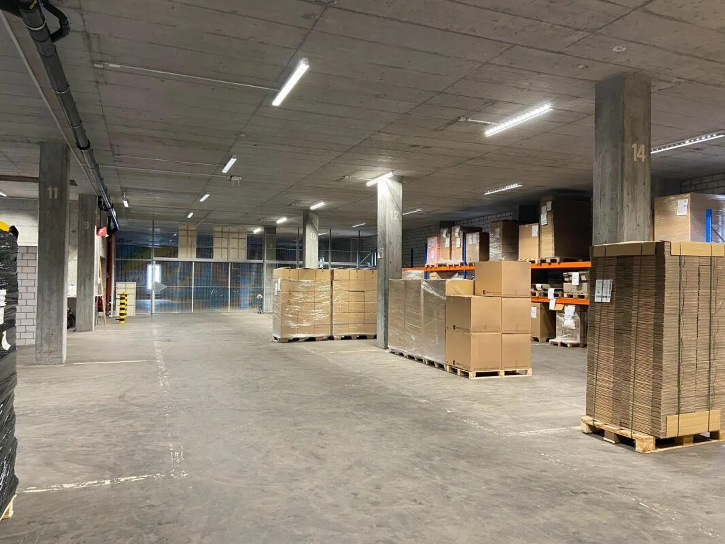 Beaucoup d'espace pour votre entreprise - entrepôt avec ascenseur et rampe - Photo 7 sur 9