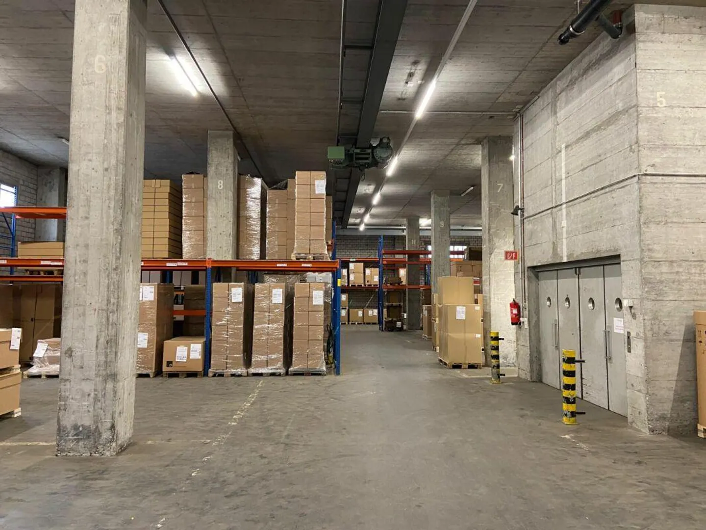 Beaucoup d'espace pour votre entreprise - entrepôt avec ascenseur et rampe - Photo 6 sur 9