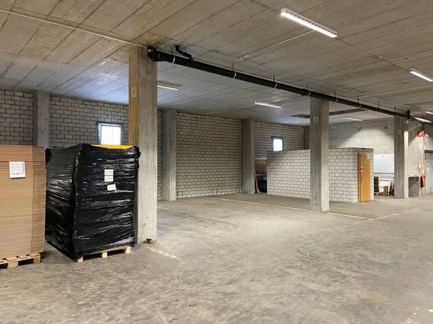 Beaucoup d'espace pour votre entreprise - entrepôt avec ascenseur et rampe - Photo 8 sur 9