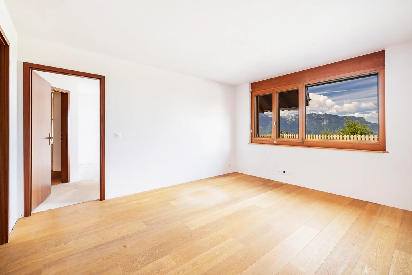 Außergewöhnliche 9,5-Zimmer-Villa – Blick auf den See und die Berge an der Riviera - Foto 12 von 29