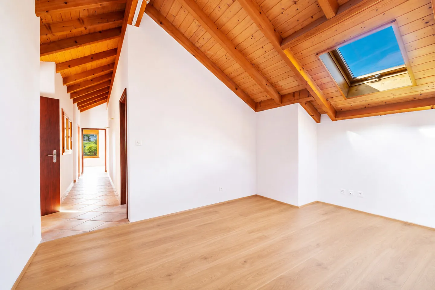 Außergewöhnliche 9,5-Zimmer-Villa – Blick auf den See und die Berge an der Riviera - Foto 13 von 29