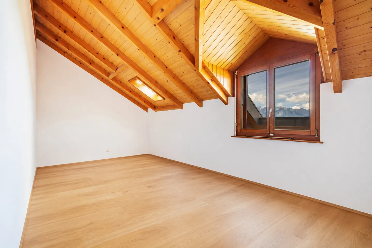 Außergewöhnliche 9,5-Zimmer-Villa – Blick auf den See und die Berge an der Riviera - Foto 15 von 29