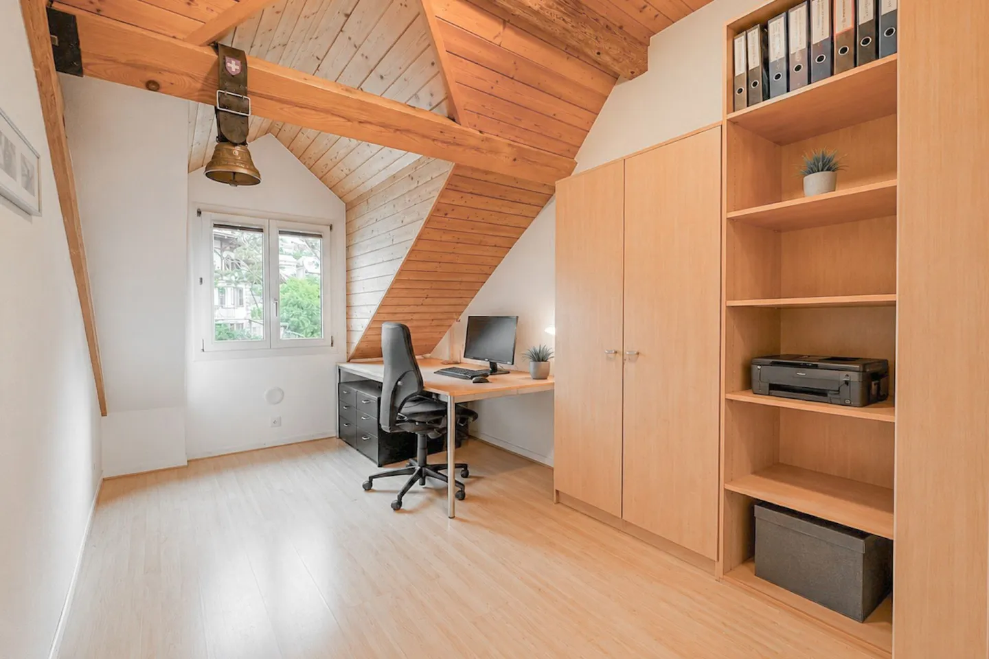 Ferme historique bernoise avec quatre appartements et un espace commercial - Photo 6 sur 16