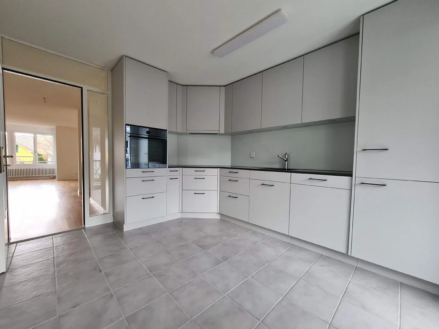 Appartement 3.5 pièces au 2ème étage avec sa propre buanderie - Photo 2 sur 8