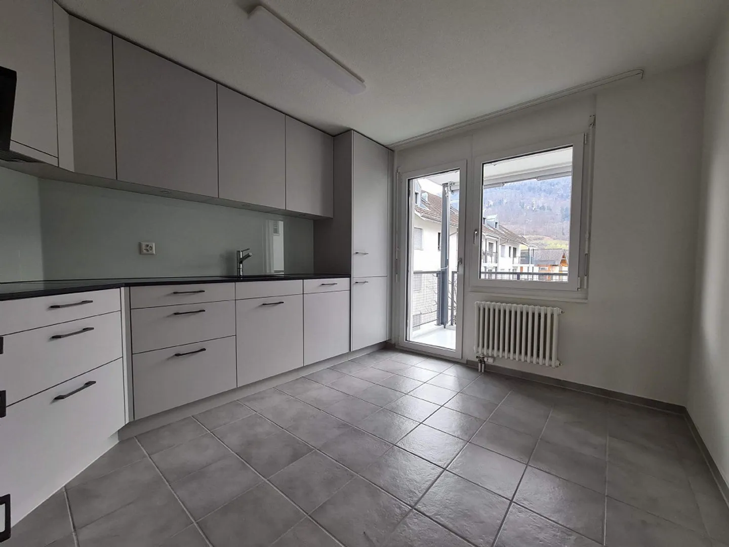 Appartement 3.5 pièces au 2ème étage avec sa propre buanderie - Photo 3 sur 8