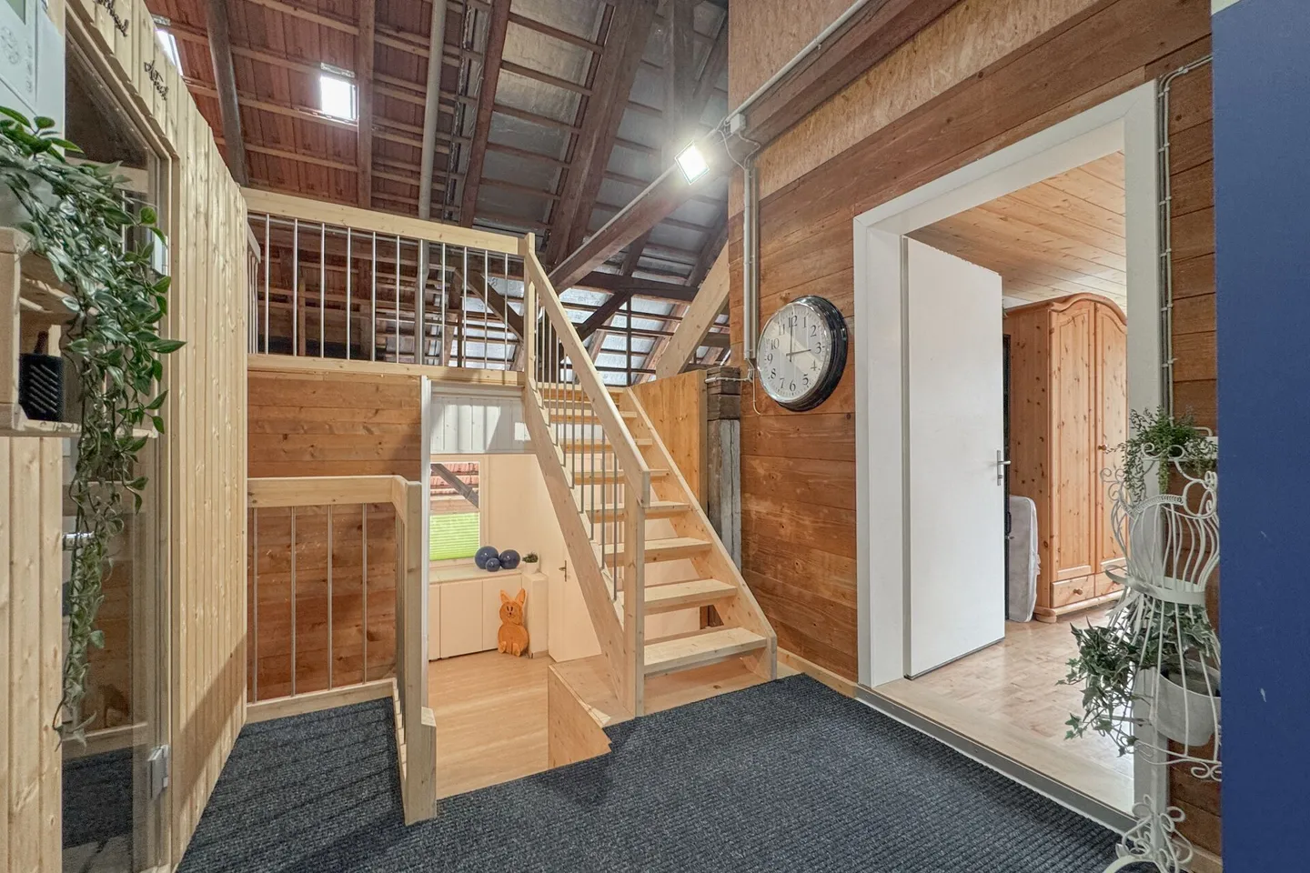Ferme historique bernoise avec quatre appartements et un espace commercial - Photo 13 sur 16