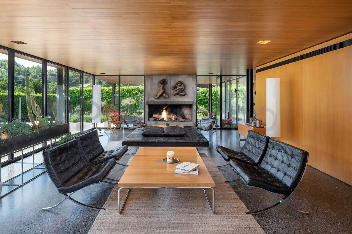 Architectural Masterpiece for Design Lovers - Photo 7 of 17