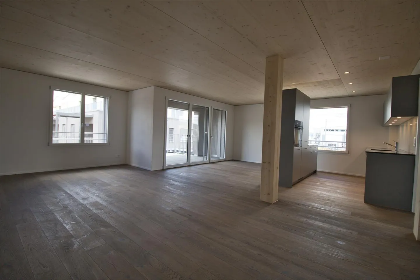 First rental 4.5-room apartment with terrace - Photo 3 of 12