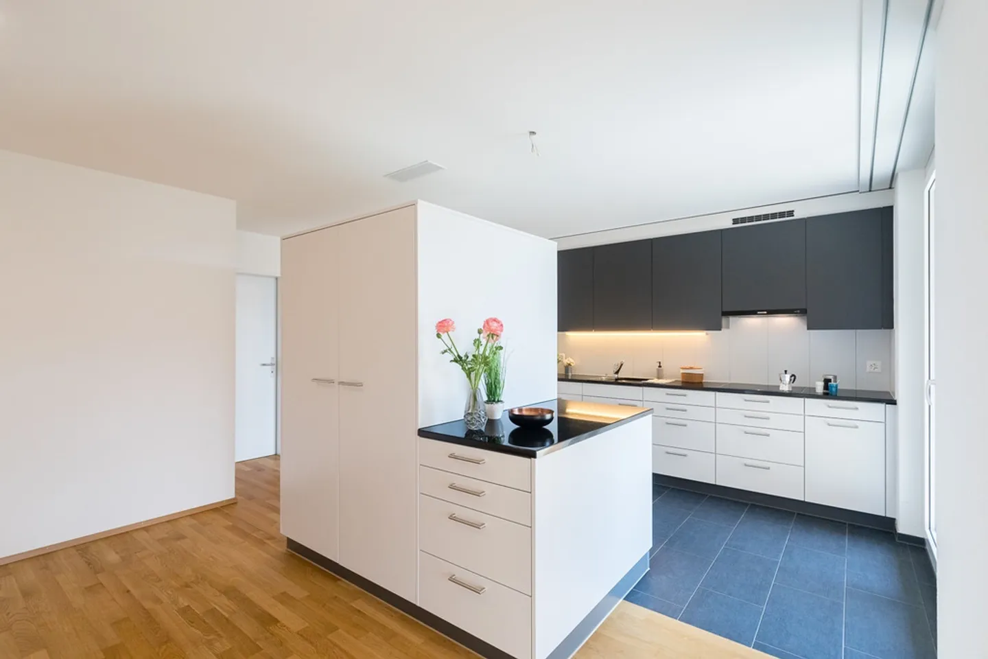 Moderne Attikawohnung mit Terrasse - Foto 3 von 12