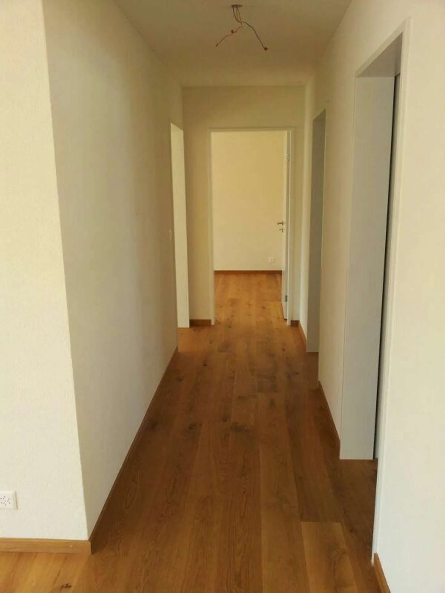 Moderne 4.5-Zimmer-Attika-Wohnung in Birmensdorf zu vermieten! - Foto 3 von 5