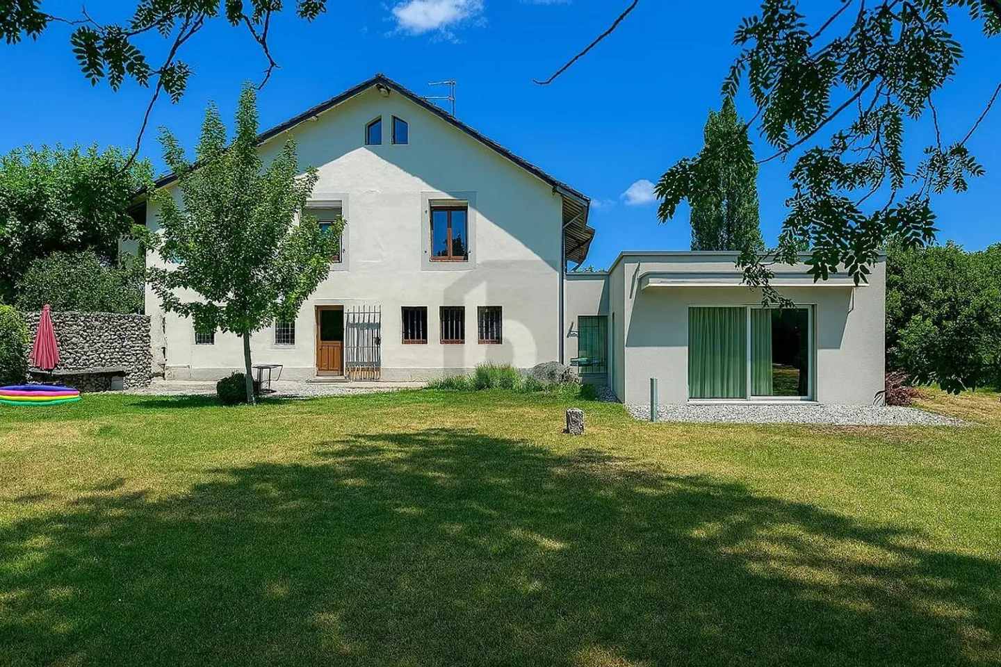 LEFT BANK: SEMI-DETACHED VILLA IN AN EXCEPTIONAL SETTING - Photo 2 of 4